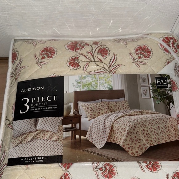 Cream and Red Vintage-Inspired Floral Quilt - Picture 2 of 10